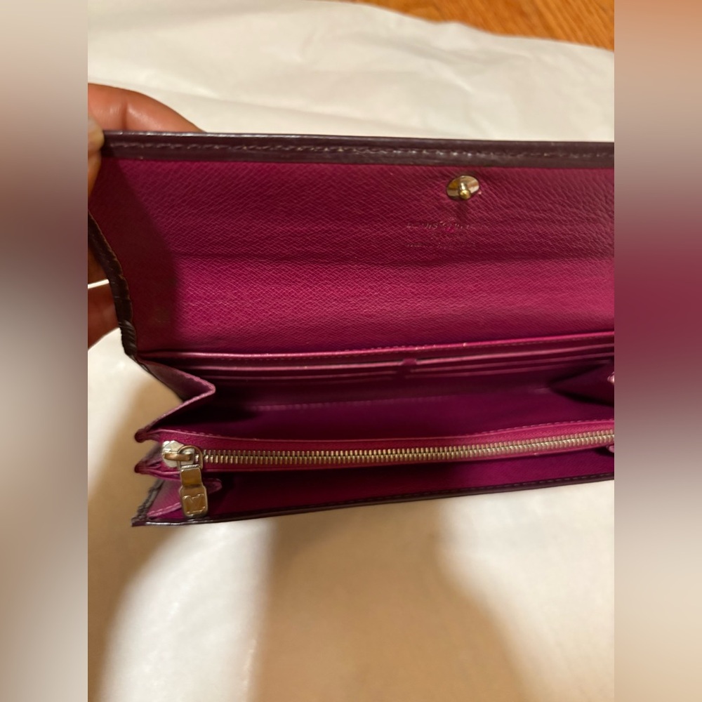 Louis Vuitton EPI Leather Wallet PRE- OWNED - Picture 6 of 6